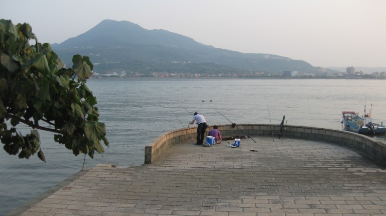 FISHING OPPORTUNITY: Once the largest port city in Taiwan, Danshui has evolved into a fishing port in modern day and is an excellent place to fish, for locals and tourists alike. (Arnaud Camu/The Epoch Times)