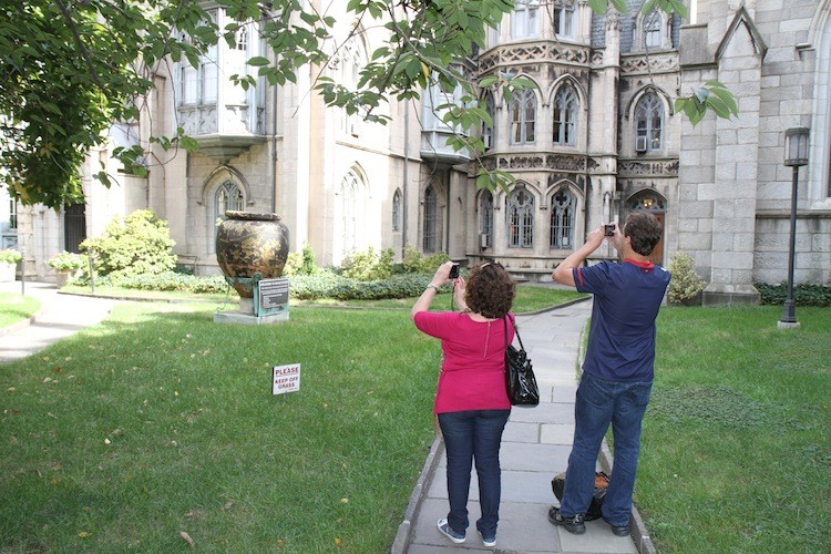 Grace Church's garden entices visitors to take pictures. (Zack Stieber/The Epoch Times)