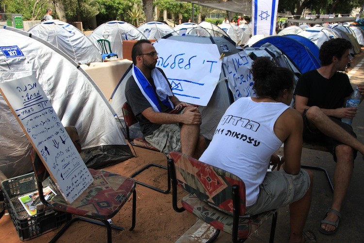 PREPARED TO STAY: Rothschild Boulevard, one of the main thoroughfares in central Tel Aviv, has turned into a Tent City. A group of camping protesters have created a sign showing the breakdown of the high cost of living they are protesting against. (Yaira Yasmin/The Epoch Times)
