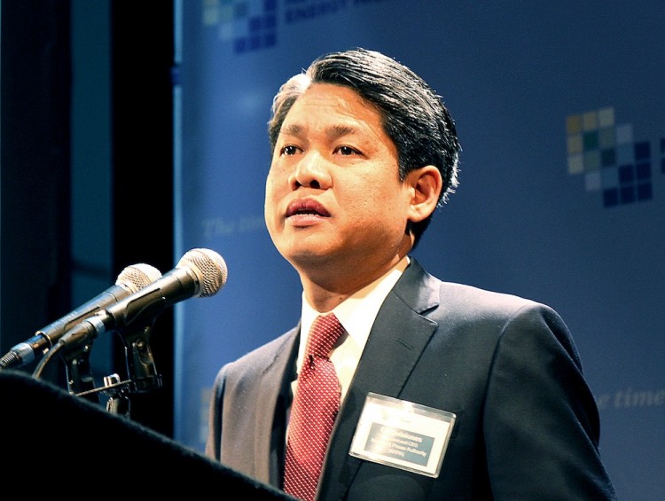 Gil Quiniones, chief operating officer of the New York Power Authority, and head of the Energy Highway task force, speaks on Wednesday at a summit at Columbia University. (Christian Watjen/Epoch Times Staff)