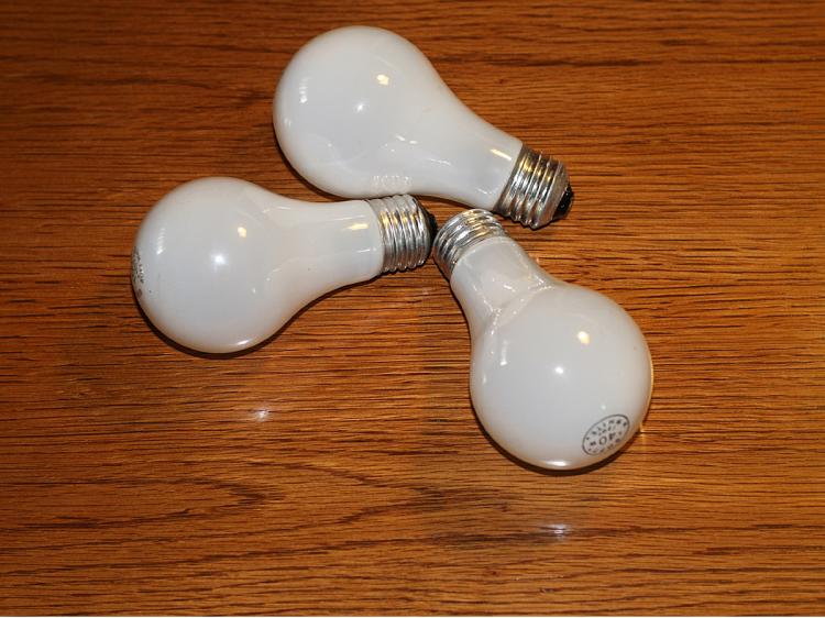 The European Union is banning incandescent light bulbs. (James Fish/The Epoch Times)