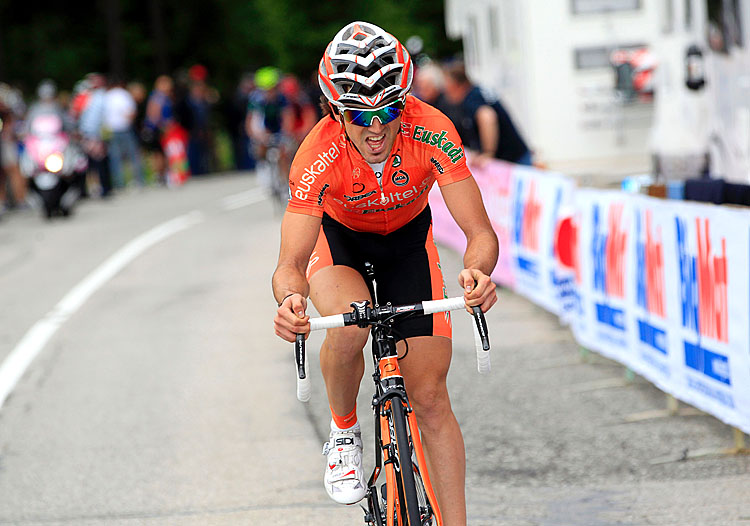 Euskaltel's Jon Izagirre dropped his pursuers halfway up the final climb to win Stage 16 of the Giro d'Italia. (Luk Benies/AFP/Gettyimages)