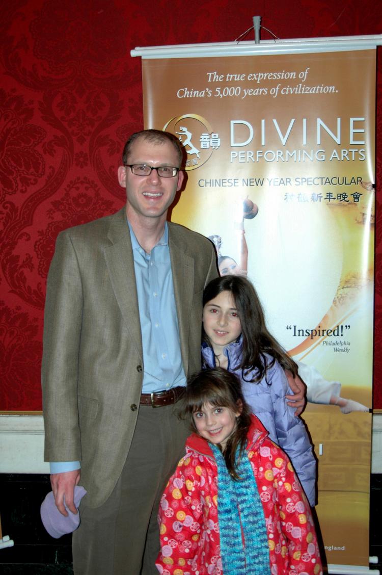 Massachusetts State Representative Jason Lewis with his daughters at DPA in Boston (The Epoch Times)