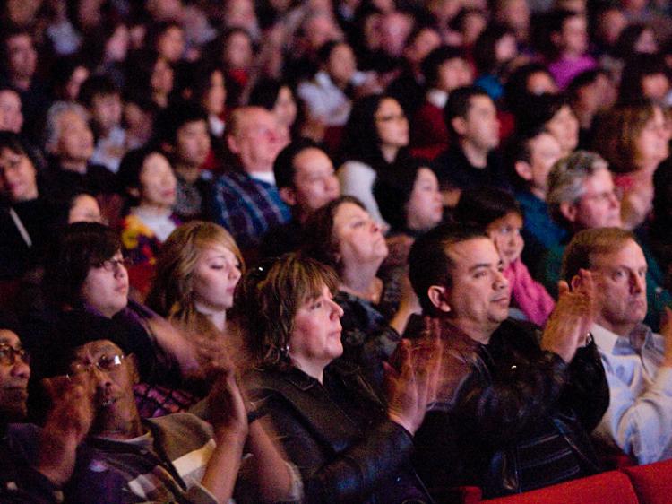 The audience applauds one of the San Diego DPA performances. (Ji Yuan/The Epoch Times)