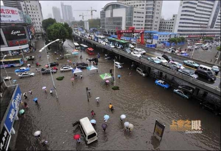 June 18, Jianghan district, Wuhan. (From godeyes.cn)