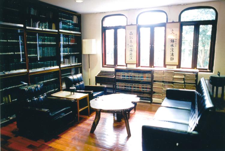 A shot of Lin Yutang's main study room, where he would invite guests and compose his works. The bookshelf on the right still holds the manuscript of his mammoth dictionary. (Courtesy of Lin Yutang House)