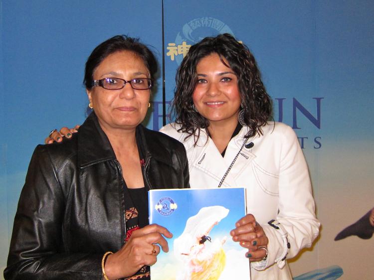 Ms. Abbas (R) with her mother, Shamim Shamshuddin, at Shen Yun Performing Arts in Chicago. (Valerie Avore/The Epoch Times)