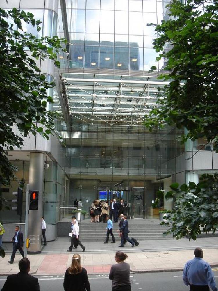 FINE: The main entrance of the Financial Services Authority (FSA) in Canary Wharf, London. The FSA fined insurance giant Zurich Financial Services AG 2.3 million pounds (US$3.5 million) for failing to guard against the loss of customer information.  (Sson/Wikimedia Commons)