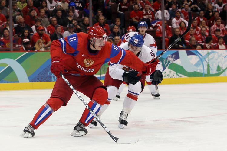 TWO-GOAL HERO: Evgeni Malkin fends off Czech Martin Erat in the Group B finale on Sunday. (Bruce Bennett/Getty Images)