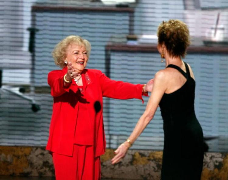 Mary Tyler Moore (R) will reunite with Betty White (C) in the second season opener of 'Hot in Cleveland' on Jan. 19. (Kevin Winter/Getty Images)