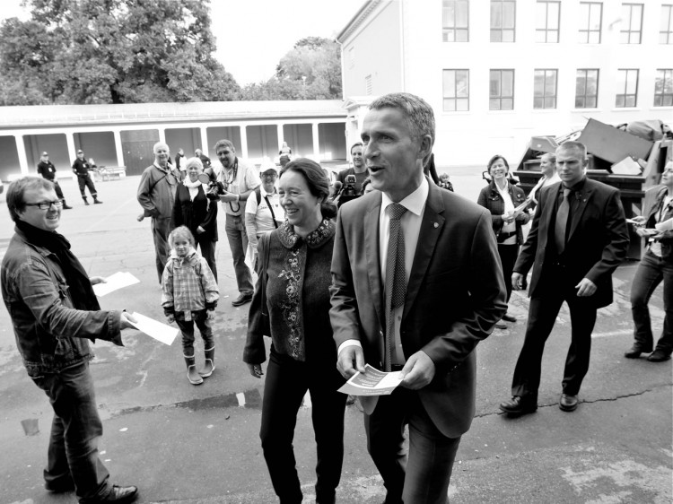 Norwegian Prime Minister Jens Stoltenberg (R) and his wife Ingrid Schulerud (L) arrive on Sept. 11 to cast their votes in the local elections at the Uranienborg school polling station in Oslo. (Lise Aserud/AFP/Getty Images)