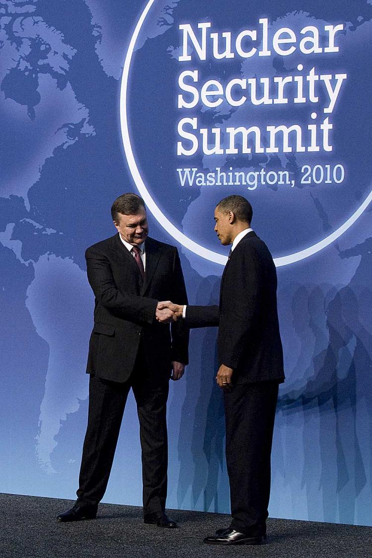 U.S. President Barack Obama (L) greets President of Ukraine Viktor Yanukovych upon his arrival for dinner during the Nuclear Security Summit at the Washington Convention Center in Washington, DC, April 12, 2010. (Jim Watson/AFP/Getty Images)