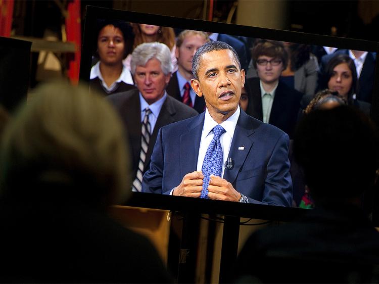 Members of the White House press pool watch as President Barack Obama speaks on a television monitor during a town hall discussion on jobs and the economy hosted by CNBC at the Newseum September 20, 2010 in Washington, DC. (Joshua Roberts/Getty Images)