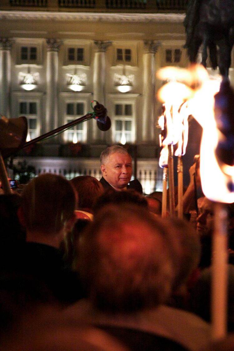 Former Polish Prime Minister Jaroslaw Kaczynski, leads a march on the presidential palace in Warsaw on Sept. 10 to protest the removal of a memorial cross for his twin brother, former president Lech Kaczynski, who was killed in the Smolensk plane crash last April 10. (Tom Ozimek/The Epoch Times)