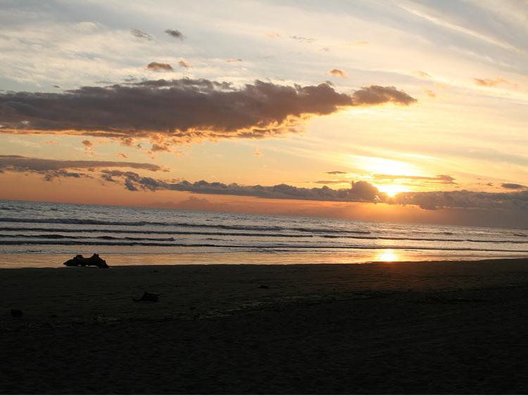 TROPICAL GETAWAY: Panama boasts some of the most beautiful beaches in Central America and most of them are accessible for very little cost.  (Michael Feltz/The Epoch Times)