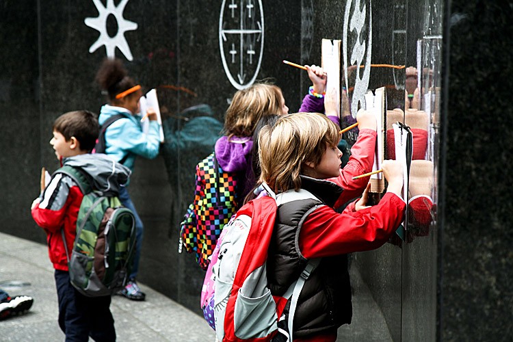 School children visit the African Burial Ground in Lower Manhattan to celebrate the 20th anniversary of its rediscovery. (IVAN PENTCHOUKOV/THE EPOCH TIMES)