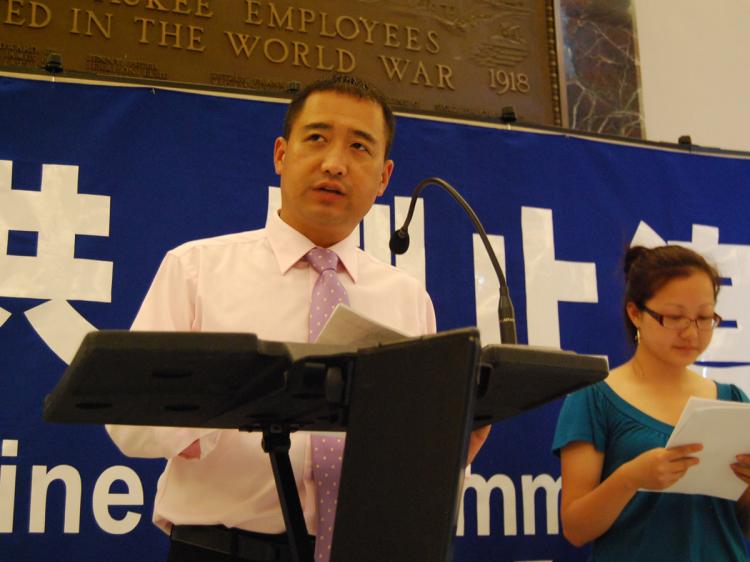 Peter Zheng spoke of slave labor and brain washing sessions, and watching CCP guard officials torturing and eventually killing a 23-year-old Falun Gong practitioner during a rally at Milwaukee's City Hall. (Maureen Zebian/Epoch Times)