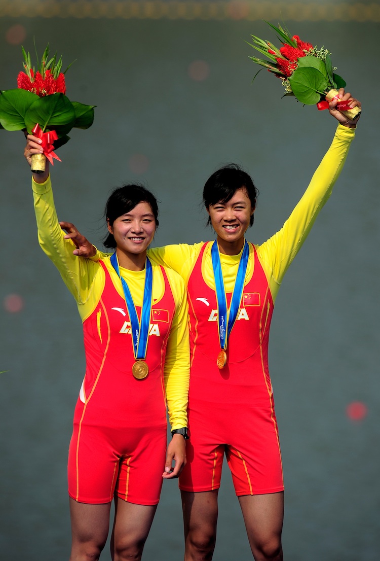 Rowers Wenyi Huang and Feihong Pan of China