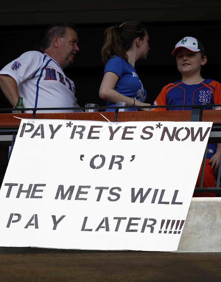 TOUGH CHOICES: Mets fans show their support of Jose Reyes during a game at Citi Field on June 19.  (Jeff Zelevansky/Getty Images)
