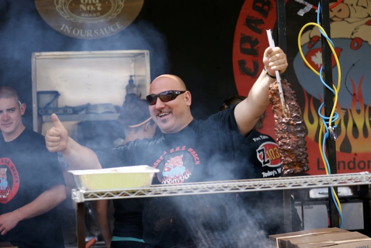 A 'ribber' holds up a rack of ribs during last year's Toronto Ribfest.  (Courtesy of Toronto Ribfest)