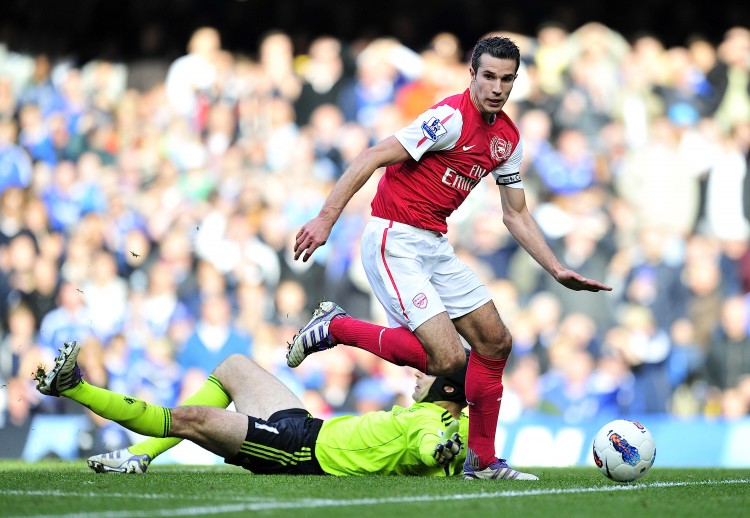 Arsenal's Robin van Persie rounds Chelsea goalkeeper Petr Cech for his second goal of the game. (Glyn Kirk/AFP/Getty Images )