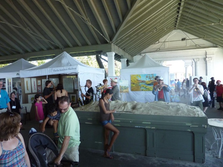 Visitors enjoy the 2010 Sunnyside Beach Juried Art Show and Sale. This year's event will run Sept. 9-11. (Sunnyside Beach Juried Art Show and Sale)