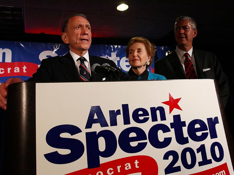 (L-R) Five-term senator Arlen Specter concedes defeat at a primary night gathering of supporters and staff with his wife Joan Specter and son Shanin Specter May 18, 2009 in Philadelphia, Pennsylvania. (Win McNamee/Getty Images)