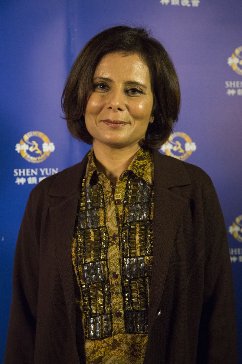 Samia Azam  Shen Yun 