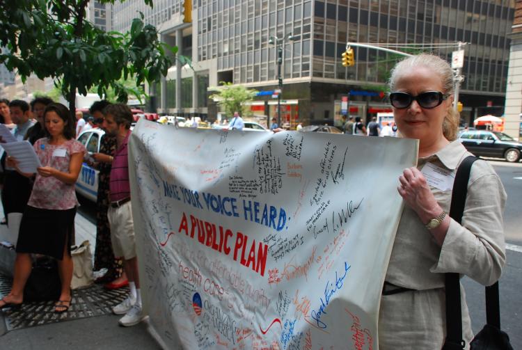 ENCOURAGEMENT: A dozen members of grassroots groups created out of the Obama presidential campaign delivered 1,500 postcards to Sen. Charles Schumer's New York office in support of health care reform.  (Helena Zhu/The Epoch Times)