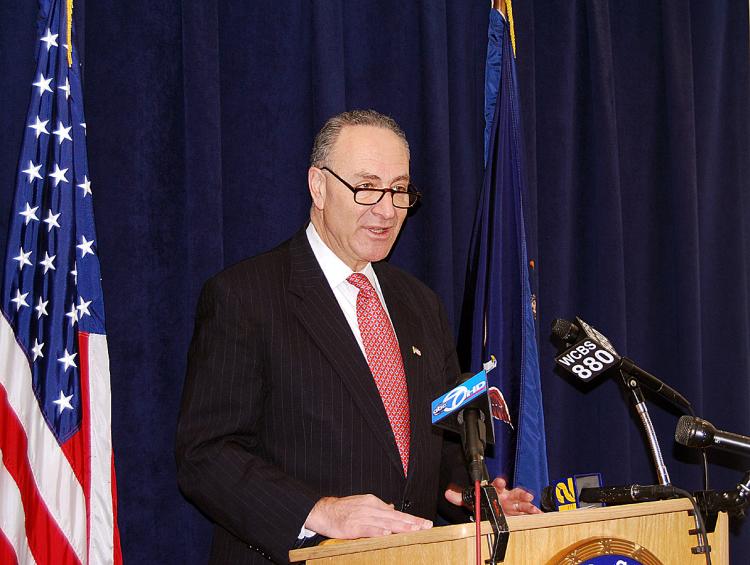 UNSAFE PRODUCTS: Sen. Charles Schumer introduced a new legislation on Feb. 14 that will safeguard consumers from purchasing products subject to recalls. (Catherine Yang/The Epoch Times)