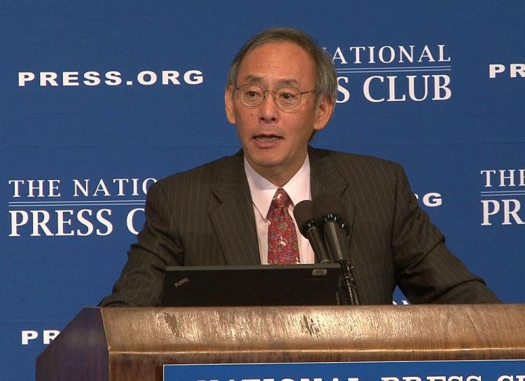 U.S. Energy Secretary Steven Chu, speaking at the National Press Club on Monday, Nov. 29. Secretary Chu emphasized the need for government support of clean energy innovation to maintain U.S. global economic competitiveness. (William Wang/NTDTV )