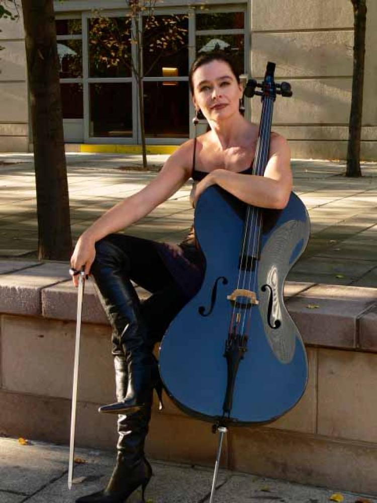 Cellist Shauana Rolston will play in Ottawa for the first time at Chamberfest 2008. (Ottawa Chamber Music Society)