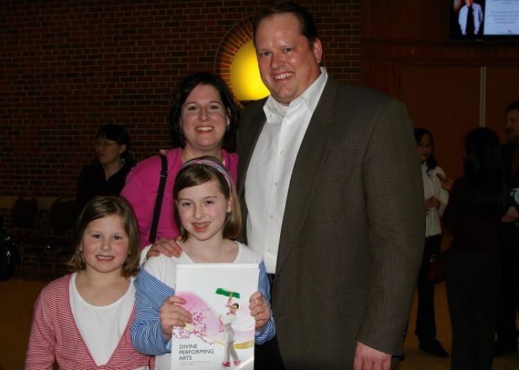 Mr. Lashley surrounded by his family who attended the DPA performance. (Zhou Xing)