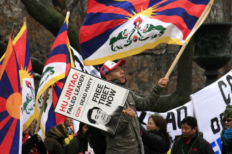 VOCALIZING DISCONTENT: Members of the Free Tibet movement protest outside the White House during Chinese leader Hu Jintao's visit to Washington, DC on Jan. 18, 2011.  (Andrea Hayley/The Epoch Times)