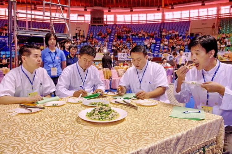Judges taste the dishes in this year's Asia Pacific preliminaries for the NTDTV Chinese Culinary Competition.  (The Epoch Times)