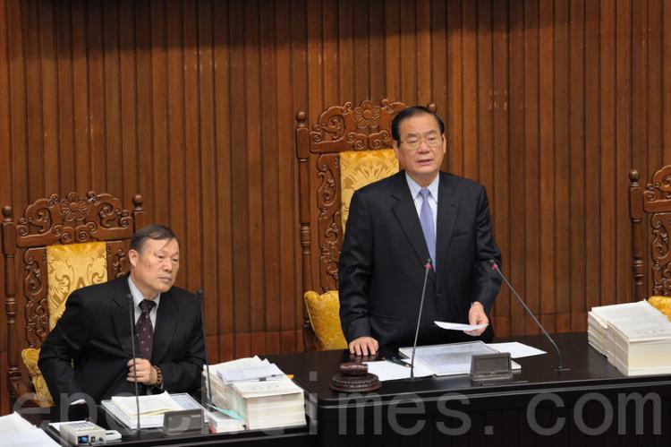 The vice-president of Taiwan's Legislative Yuan, Zeng Yongquan,  announced passage of a proposal to ban human rights violators from visiting Taiwan on December 7. (The Epoch Times)