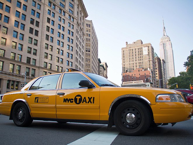 A taxi in the Flatiron District on July 12. (Benjamin Chasteen/The Epoch Times) 