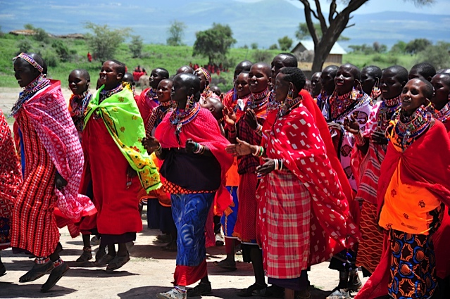 The craftswomen of Esiteti have been selling their beadwork to fund the local school. (Courtesy of ASK)