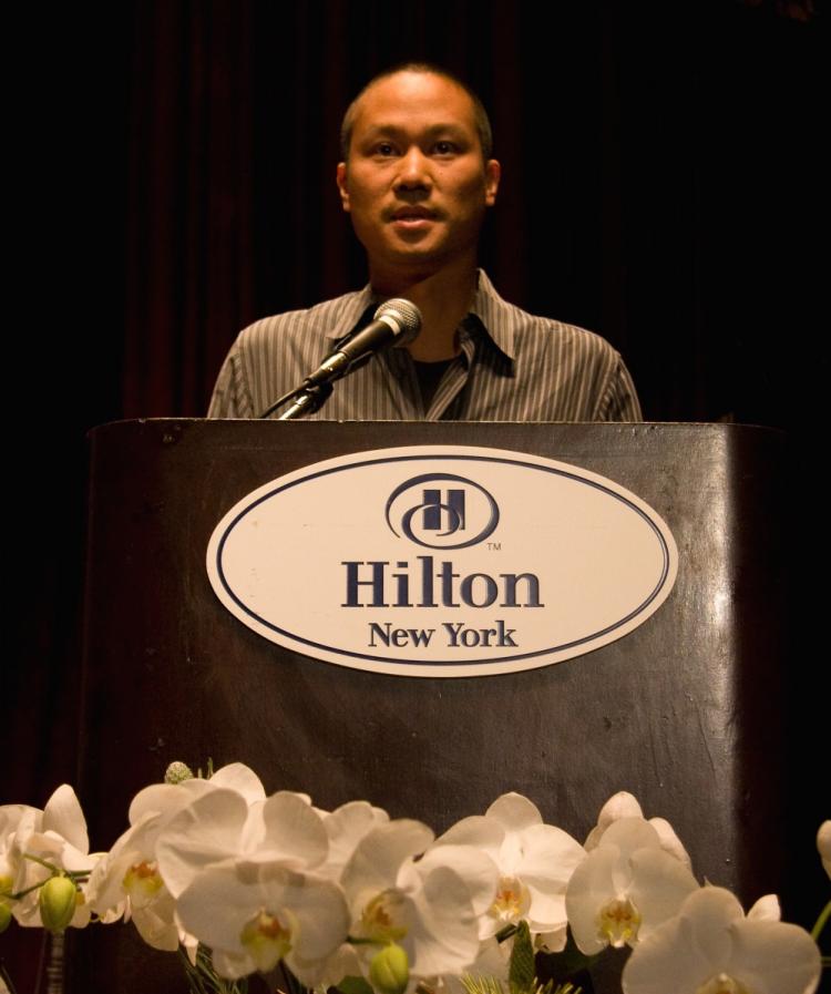 Founder and CEO of Zappos.com Tony Hsieh receives the Pinnacle Award at the Outstanding 50 Asian-Americans in Business ceremony in Manhattan.  (Diana Hubert/The Epoch Times)