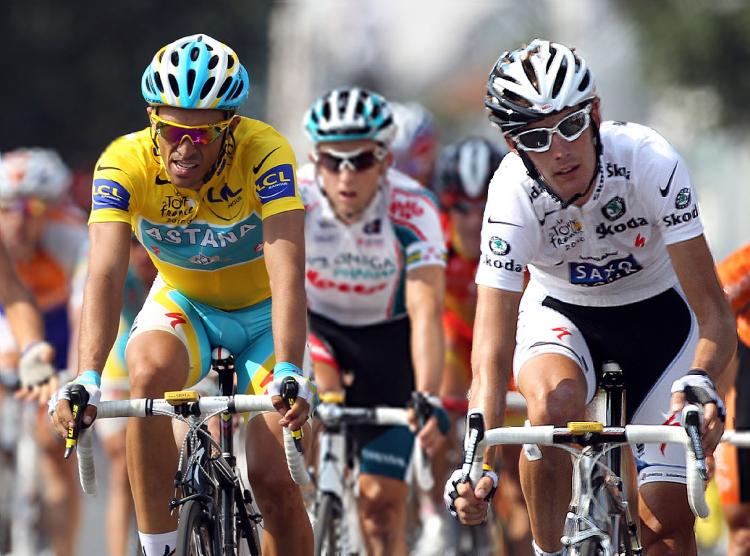 Alberto Contador (L) crosses the finish line alongside Andy Schleck in Stage Sixteen of the 2010 Tour de France. (Bryn Lennon/Getty Images)