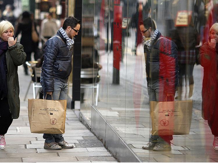 ECONOMIC RECOVERY: A shopper carrying a shopping bag in Covent Garden in central London on Jan. 26. (Shaun Curry/AFP/Getty Images)