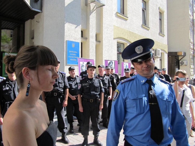 UNPARLIAMENTARY: Ukrainian opposition party members attempt to block the speaker's podium in a ruckus unscheduled session of Parliament on Feb. 3.  The opposition managed to successfully amend the electoral law four days ahead of national elections. (NTDTV)