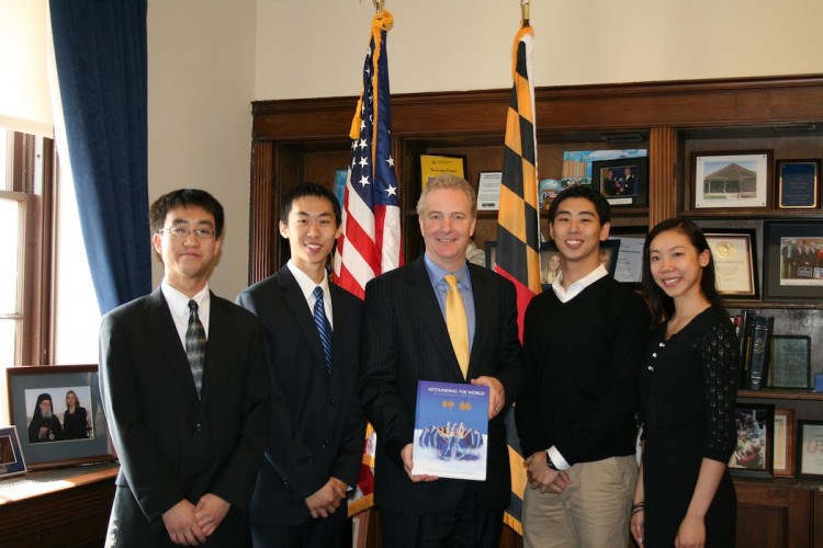 ARTISTS MEET VAN HOLLEN: Congressman Chris Van Hollen (D-Md.) welcomes four artists from the 8th District. From left to right: Jeff Lai, Tony Xue, Chris Van Hollen, Brian Nieh, and Faustina Quach. (Grace Yao/The Epoch Times)