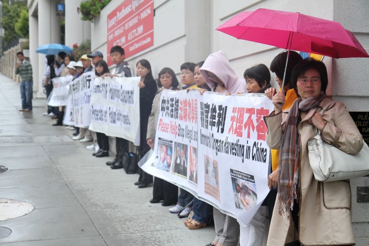 In a related event, protesters at the Vietnamese consulate in San Francisco on Oct. 3 advocate for freedom for broadcasters Vu Duc Trung and Le Van Thanh. (Jan Jekielek/The Epoch Times)