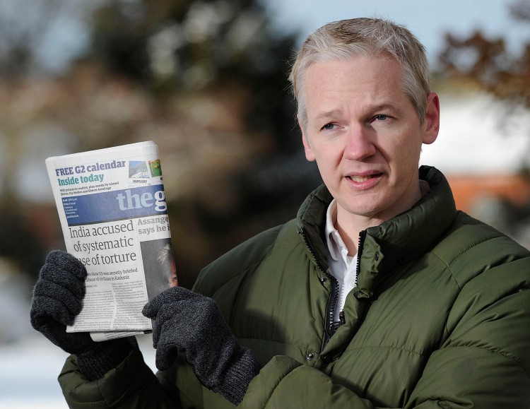PARTING ALLIES: WikiLeaks founder Julian Assange holds up a copy of Britain's Guardian newspaper on Dec. 17, 2010.  (Carl Court/AFP/Getty Images)