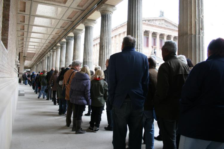 UNSTOPPABLE: A 1,312 feet line, a three-hour wait, and rainy weather couldn't stop the roughly 8,000 Berliners who visited the Neues Museum for its historic reopening day. (Rosemarie Fruehauf/The Epoch Times)