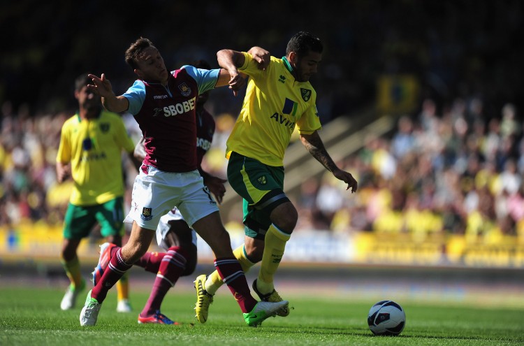 West Ham's Mark Noble (L) and Norwich's Robert Snodgrass battle for possession in Saturday's early English Premier League action. (Jamie McDonald/Getty Images) 