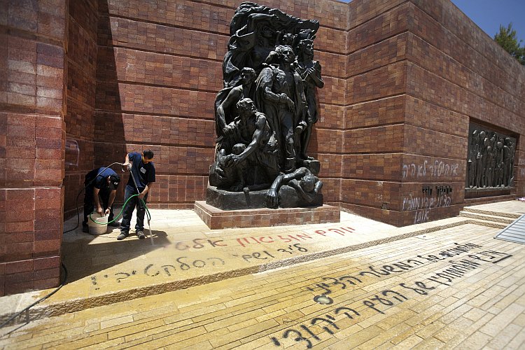 Workers wash away anti-Zionist Hebrew graffiti