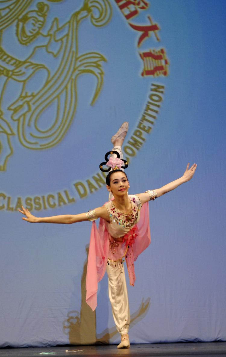 Miranda Zhou-Galati, finalist in the junior female division of the 2008 NTDTV International Chinese Classical Dance Competition.  (Bing Dai/The Epoch Times)