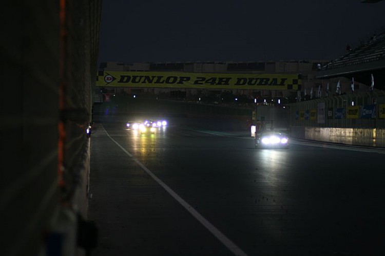 Cars race through the dark at the Dubai Autodrome. (24hdubai.com)